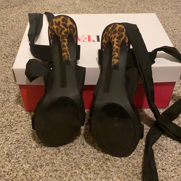 Strappy heels - Picture 2 of 5